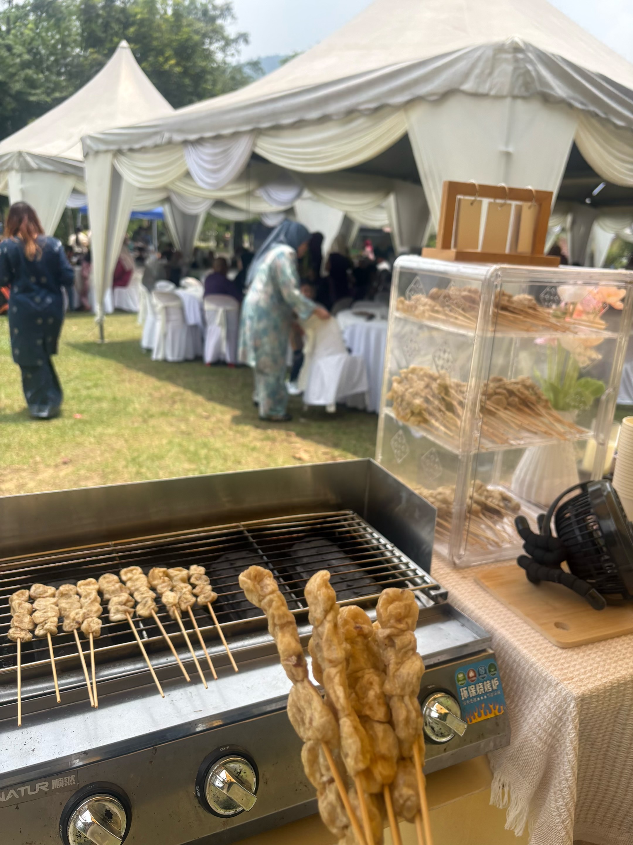 Lokcing dibakar di booth semasa majlis berlangsung